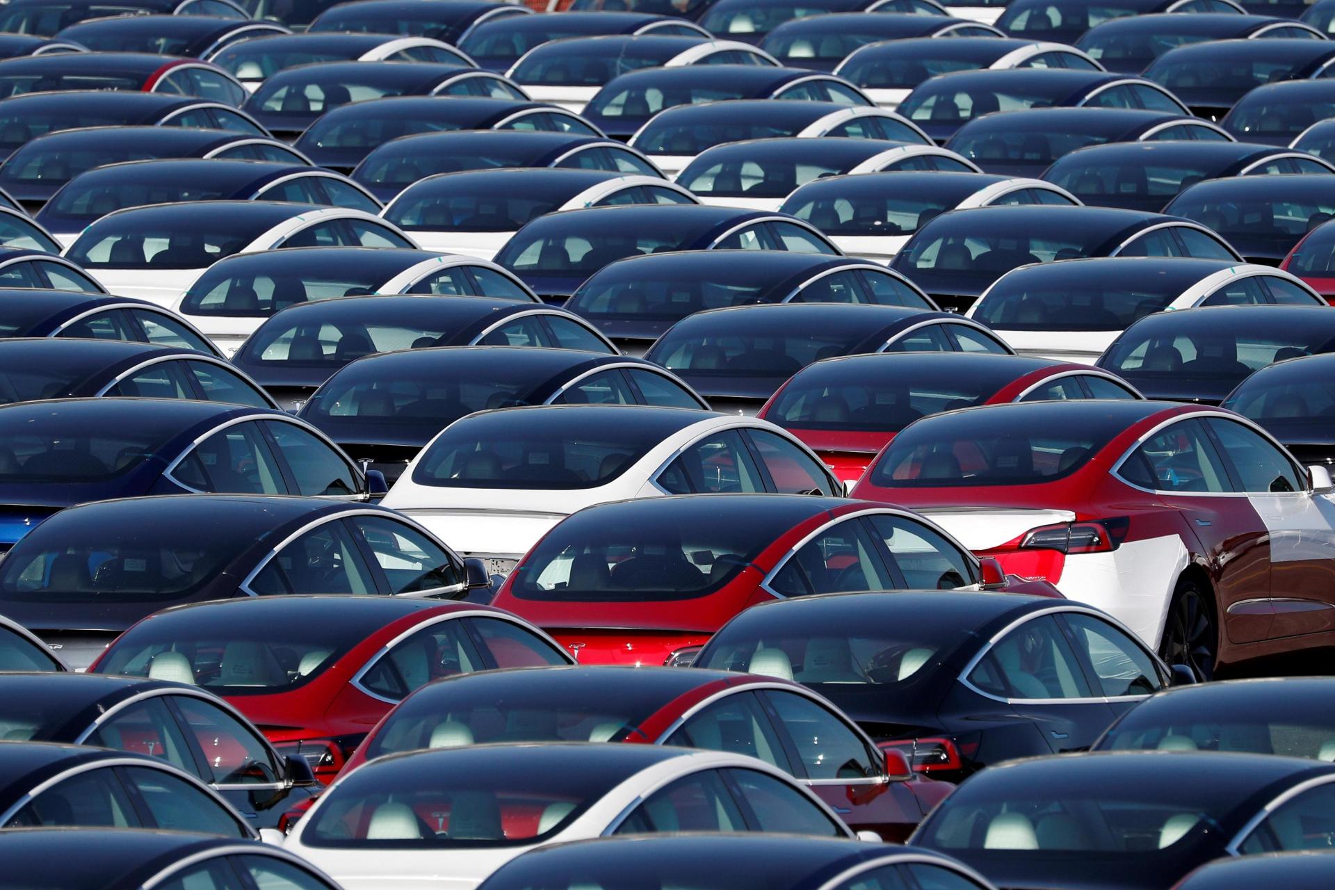 Marché automobile: les ventes accentuent leur baisse en février